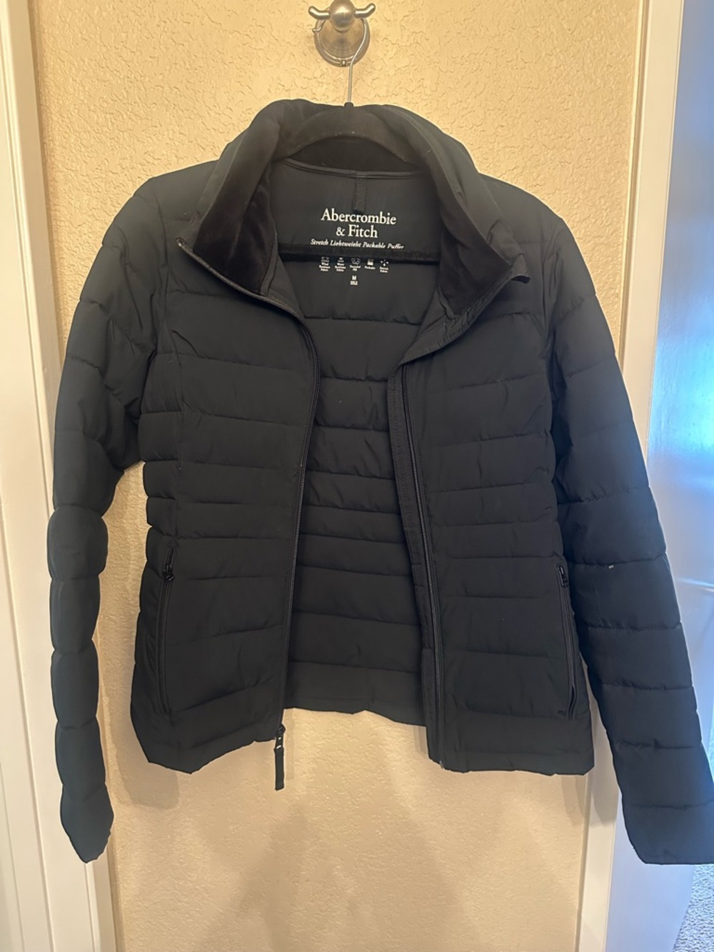 Abercrombie & Fitch Black Stretch Lightweight Packable Puffer